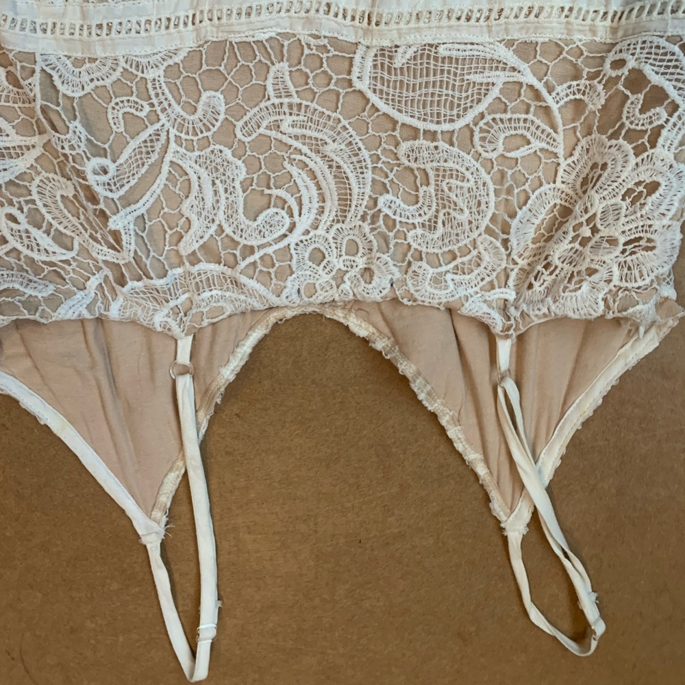 Kendall and Kylie White Lace Dress - Picture 3 of 4